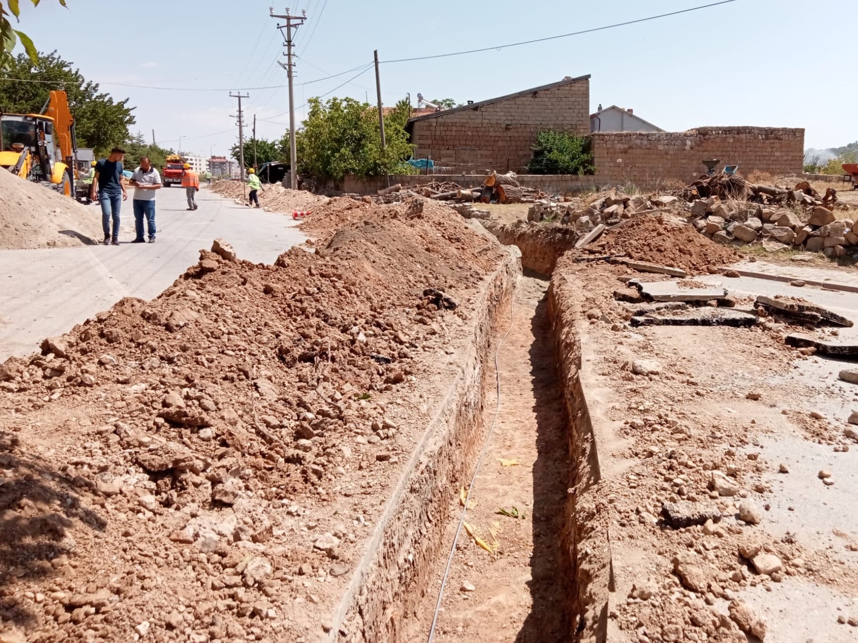 ​Bünyan Gergeme Mahallemizde elektrik hatları yenilenerek yer altına alınıyor.