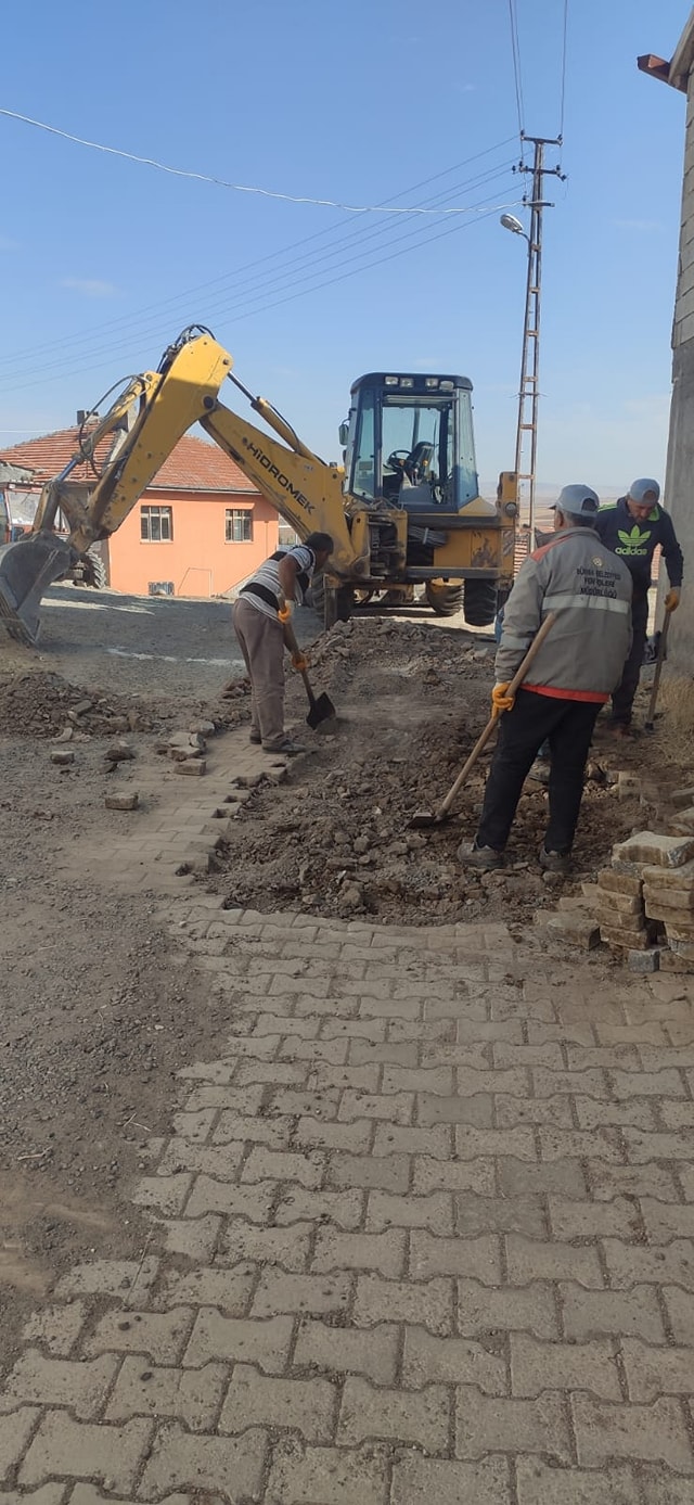 Kardeşler Mahallemizde çeşitli hasar gören yollarda bakım çalışmaları yapıldı.