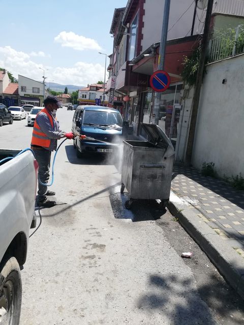 ​BAYRAM SONRASI ÇÖP KONTEYNERLERİ DEZENFEKTE EDİLDİ