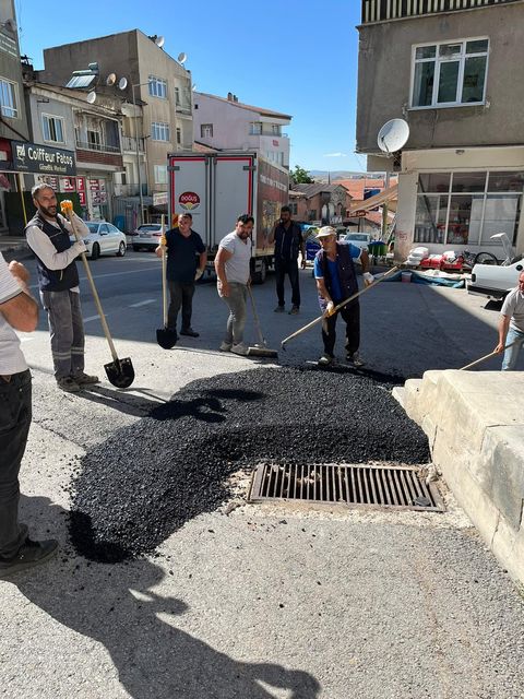 ​Bünyan'da asfalt bakım, onarım, yenileme ve yama çalışmalarına Bayram öncesi hız verildi.