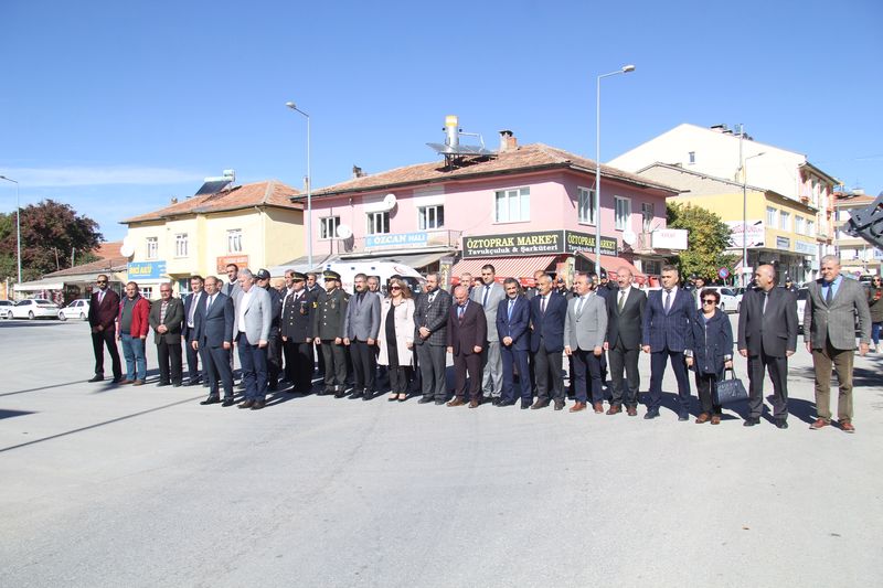 ​BÜNYAN' DA 29 EKİM KUTLAMALARI ÇELENK SUNUMUYLA BAŞLADI