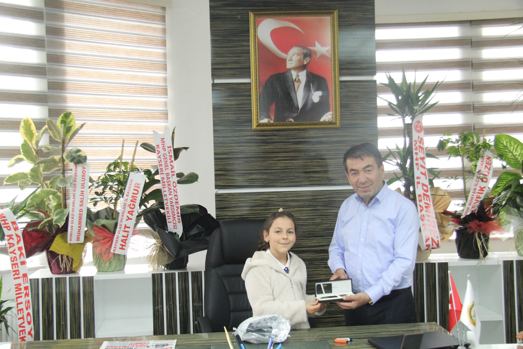 ​Şehidimizin kızından Başkanımız Metin'e anlamlı hediye