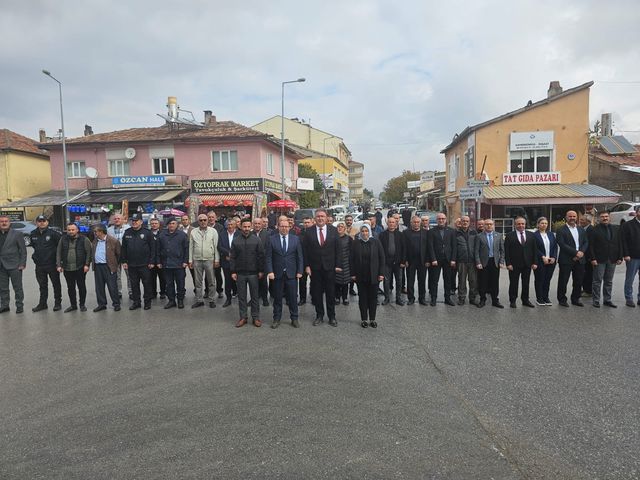 ​BÜNYAN'DA MUHTARLAR GÜNÜ İÇİN ATATÜRK VE ŞEHİTLİK ANITINA ÇELENK BIRAKILDI.