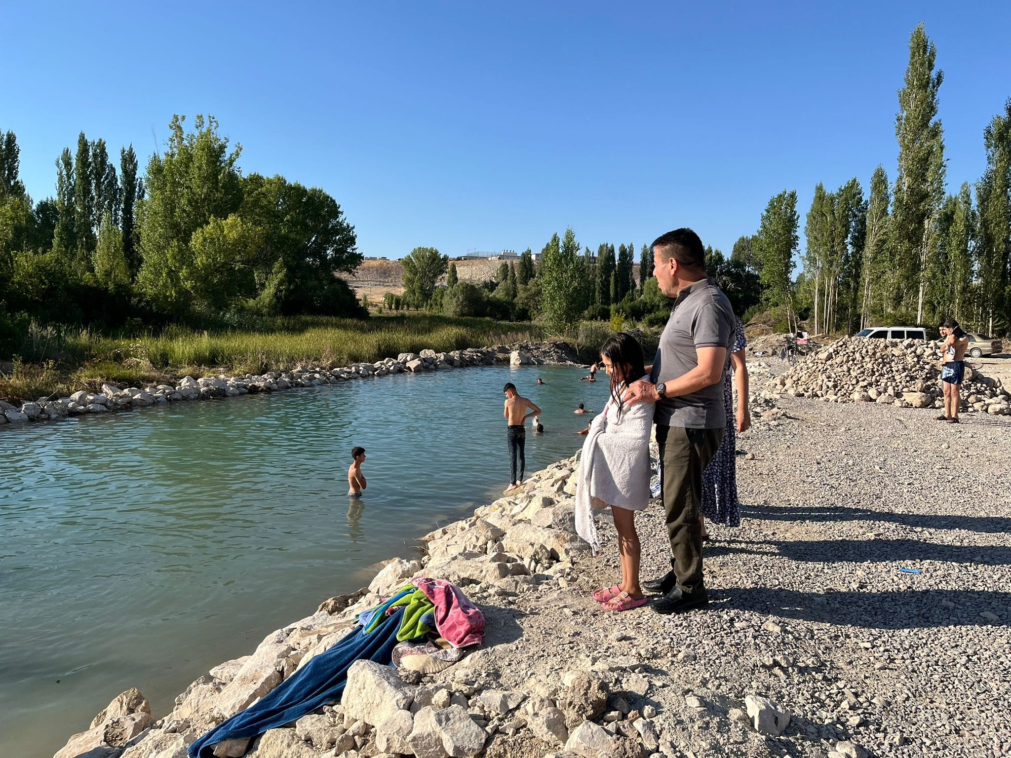 HİZMET İÇİN VAR GÜCÜMÜZLE ÇALIŞMAYA DEVAM EDİYORUZ