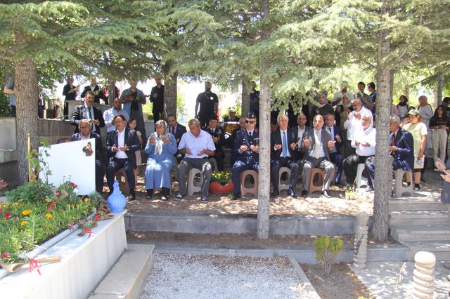 Tüm Şehitlerimiz Bünyan Şehitliğinde ziyaret edilerek kabirleri başında anıldı.