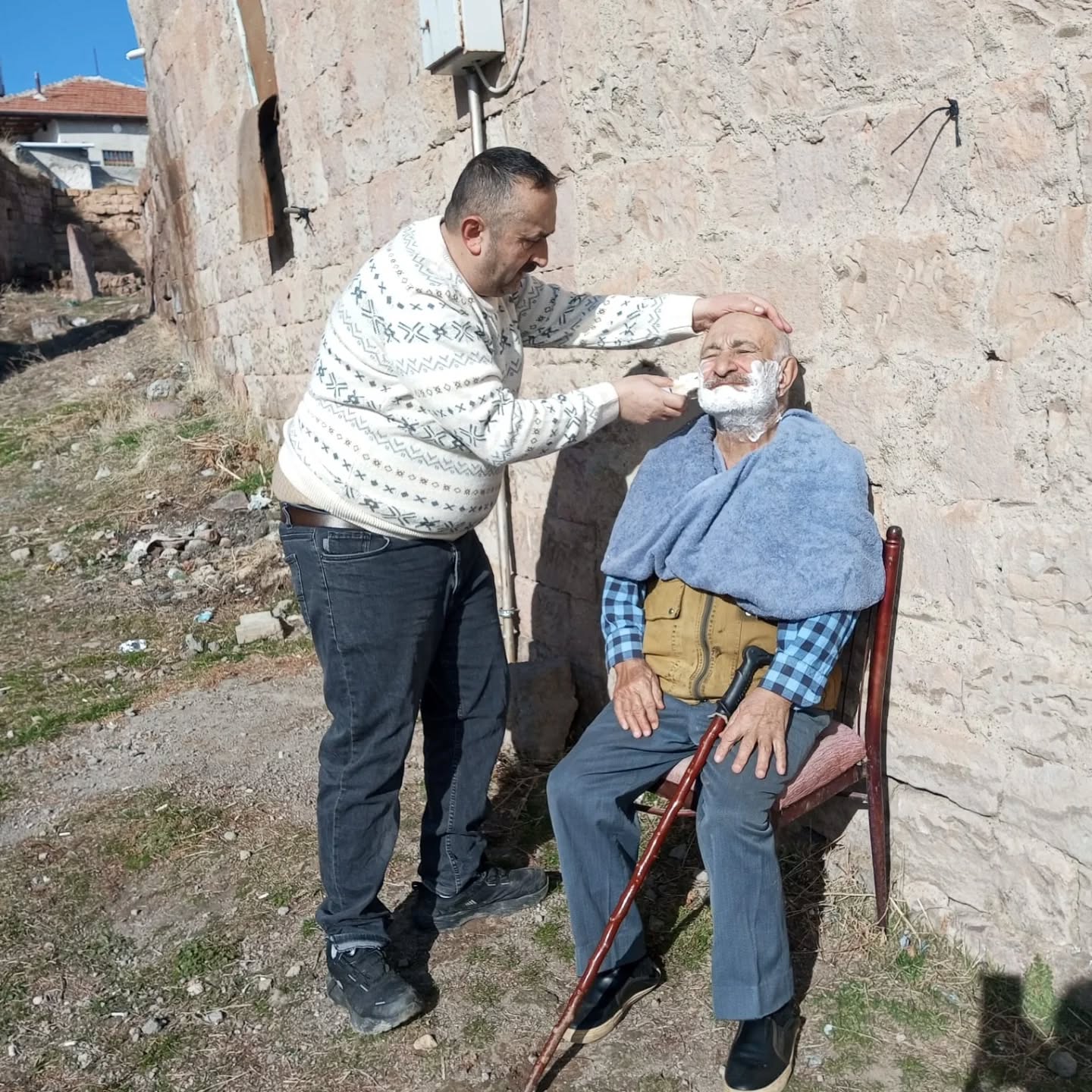 İHTİYAÇ SAHİPLERİNE KİŞİSEL BAKIM HİZMETİ