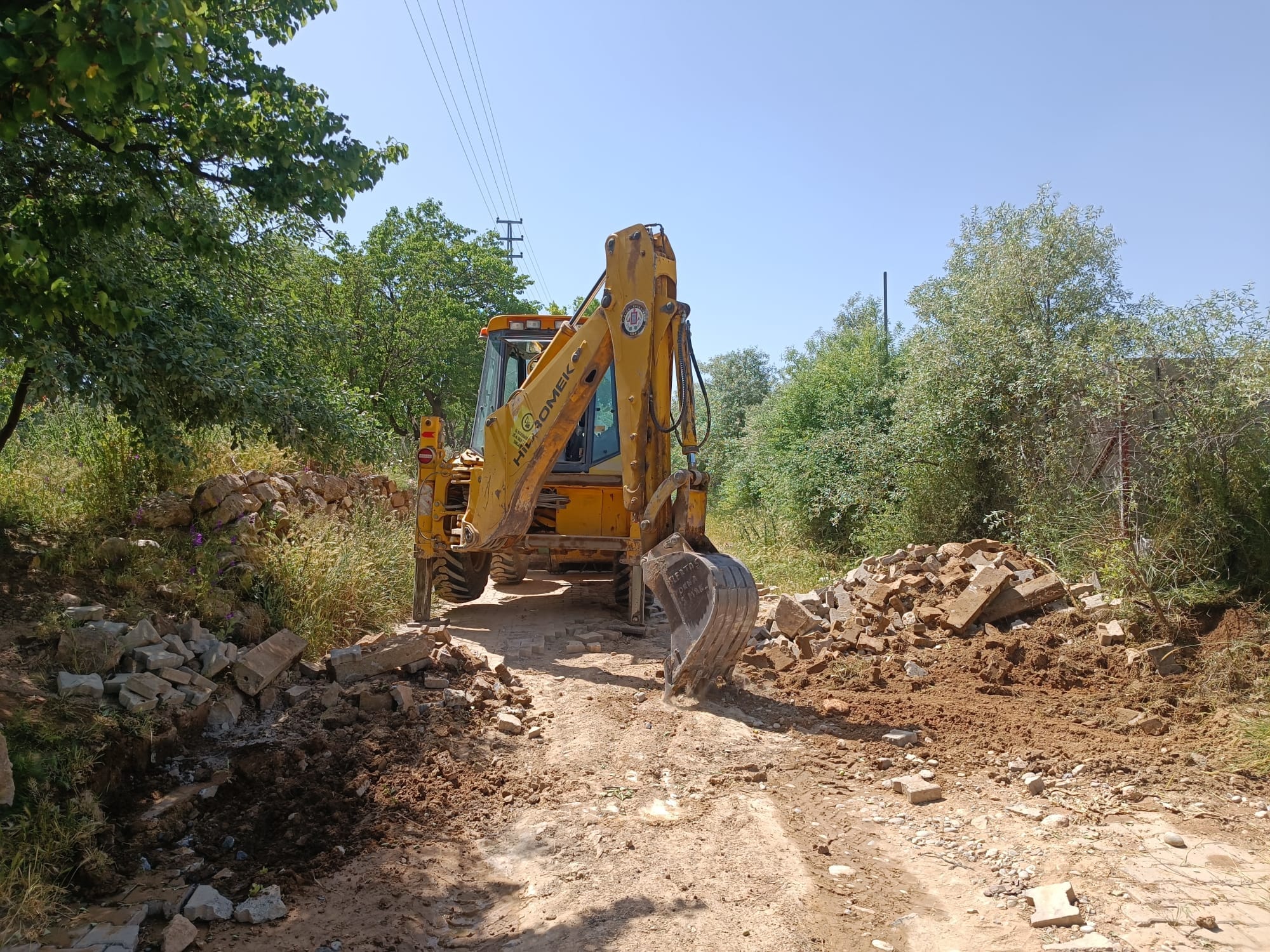 YOLLARIN BAKIM VE ONARIM ÇALIŞAMALARI DEVAM EDİYOR