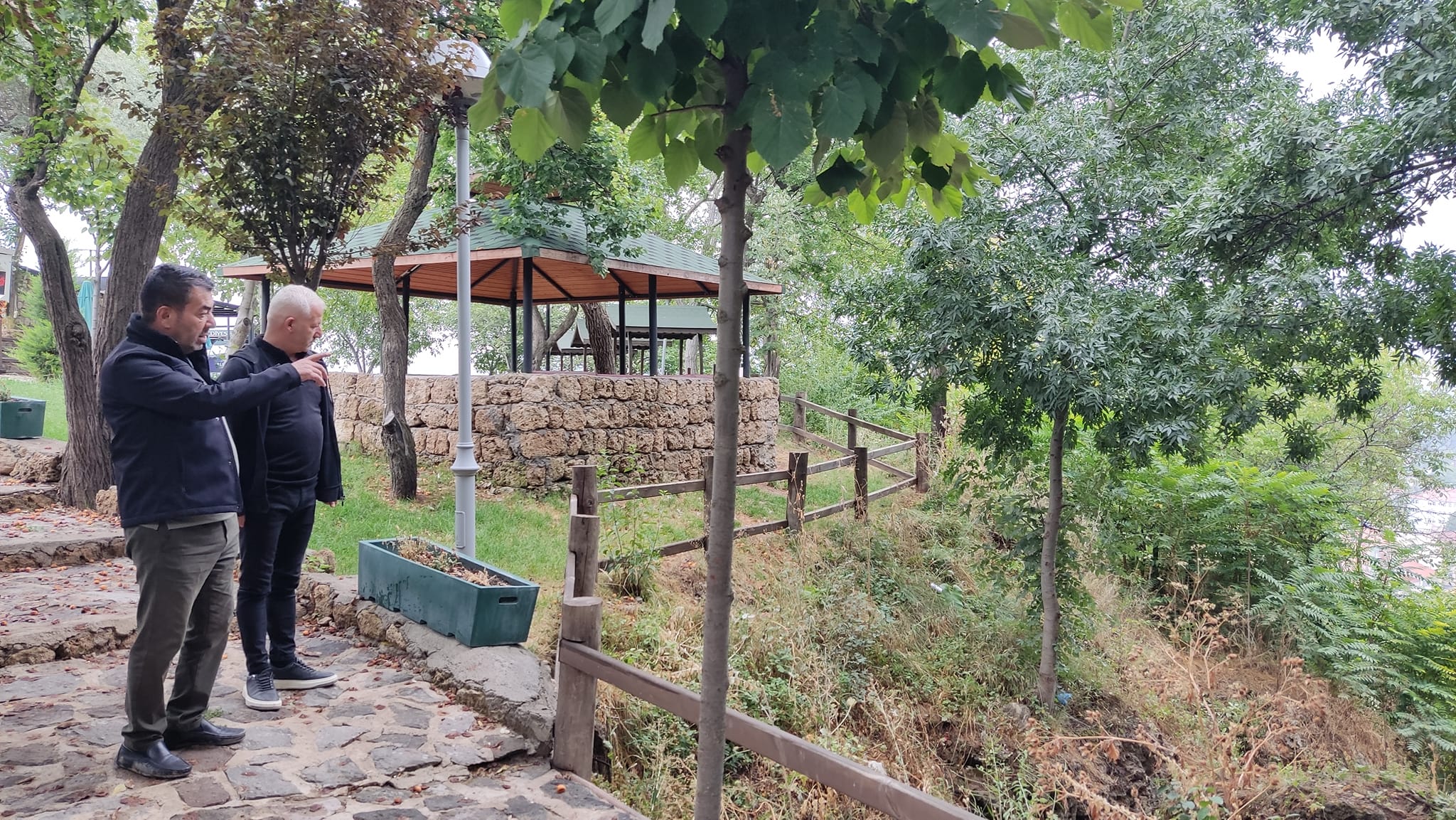 BAŞKAN METİN, YAŞANAN SEL SONRASI CAM TERASTA İNCELEMELERDE BULUNDU