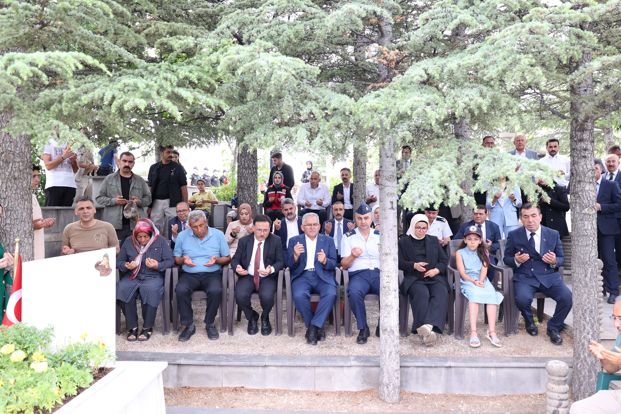 BÜNYANLI ŞEHİTLERİMİZ KABİRLERİNDE ANILDI