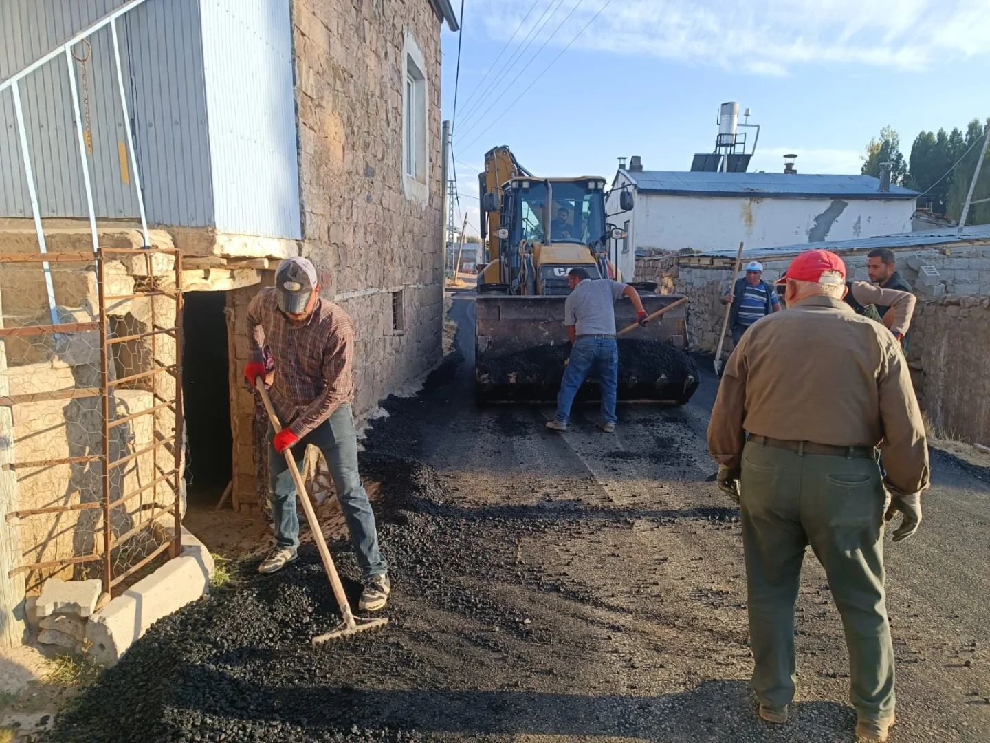 ASFALT ÇALIŞMALARI TOPSÖĞÜT MAHALLEMİZDE DEVAM EDİYOR