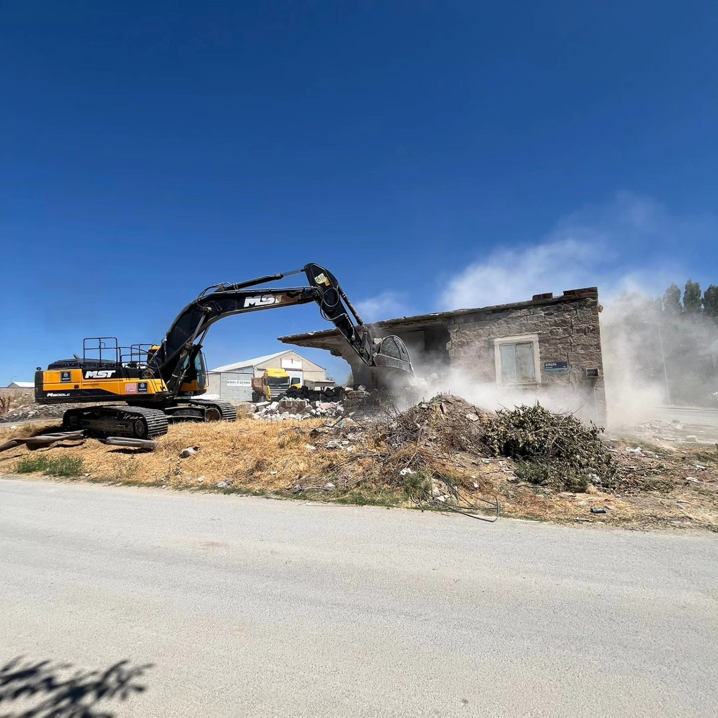 SÜMER MAHALLESİ YIKIM ÇALIŞMALARI