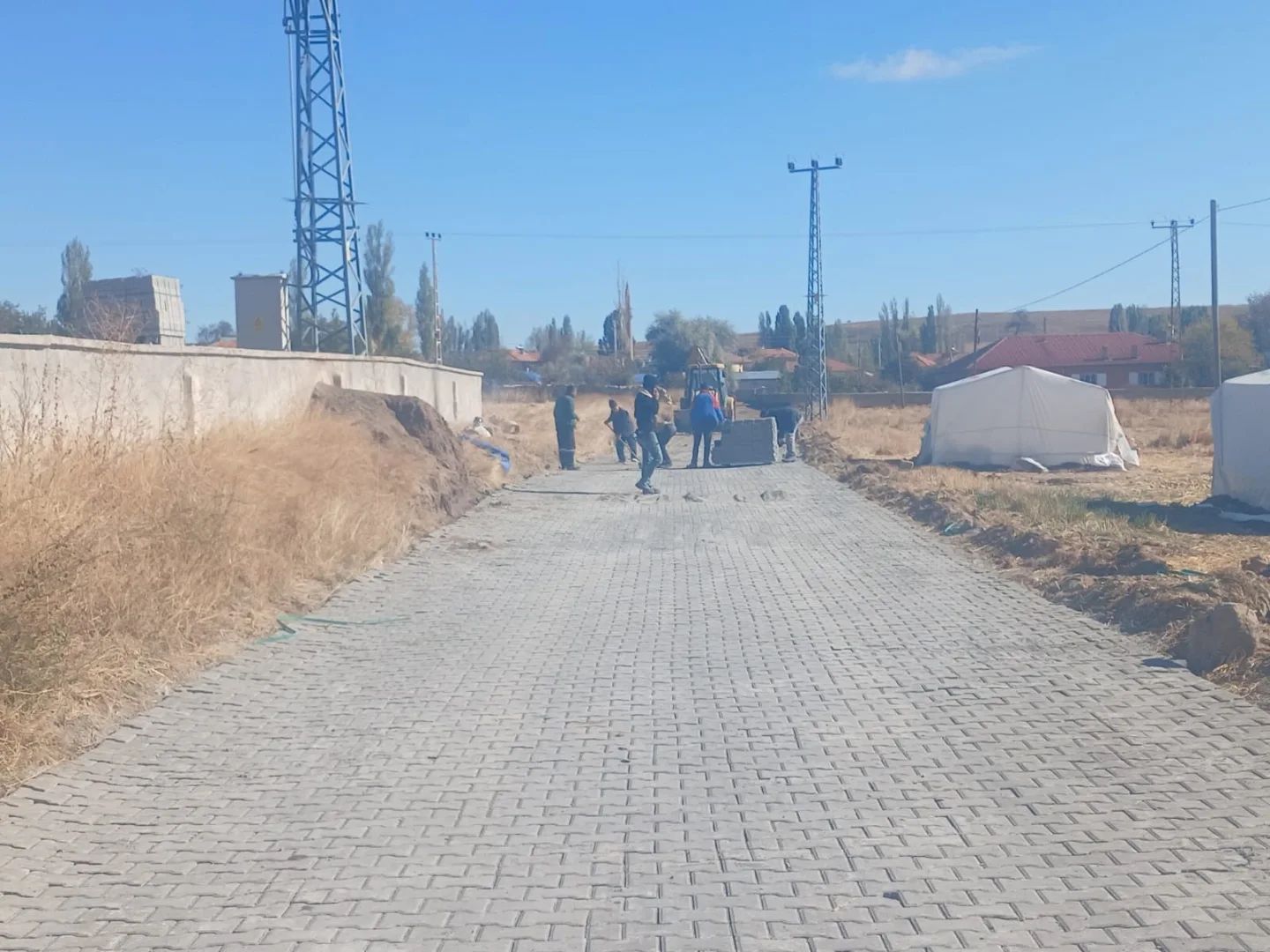 PARKE YOL ÇALIŞMALARI HAZARŞAH MAHALLE'SİNDE DEVAM EDİYOR