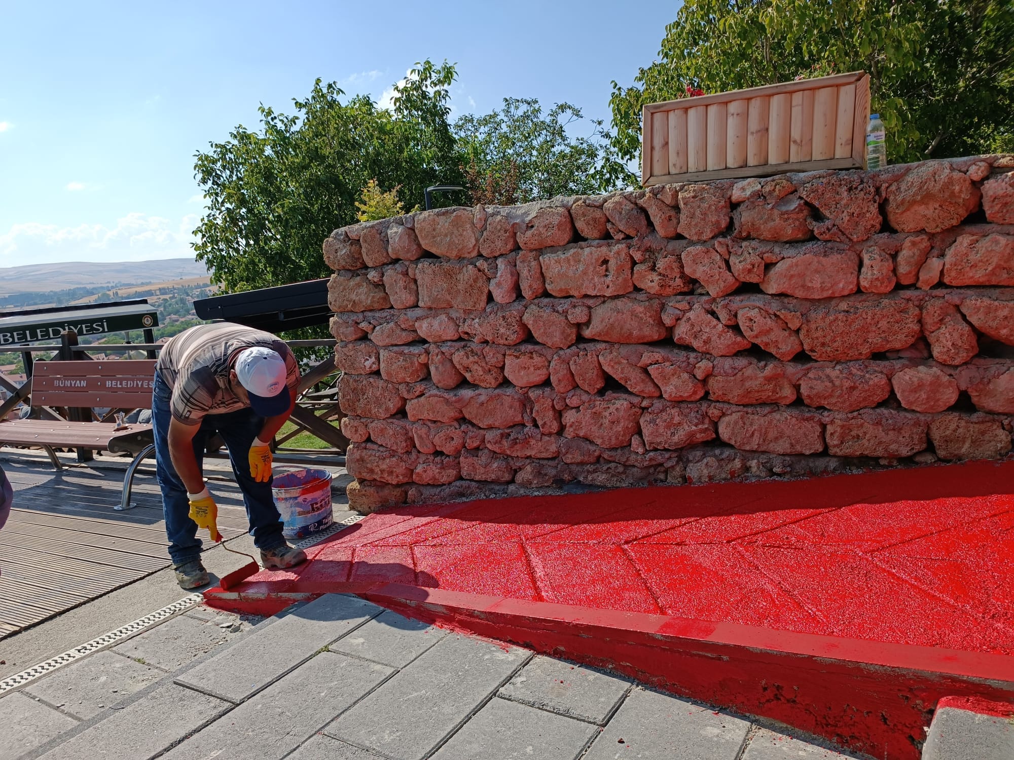 CAM TERASA ENGELLİ RAMPASI YAPILDI