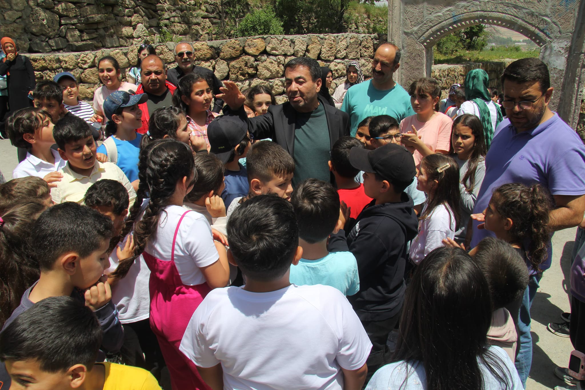 BAŞKAN METİN, KAYSERİ'DEN BÜNYAN'A GEZİ İÇİN GELEN ÖĞRENCİLERLE BULUŞTU