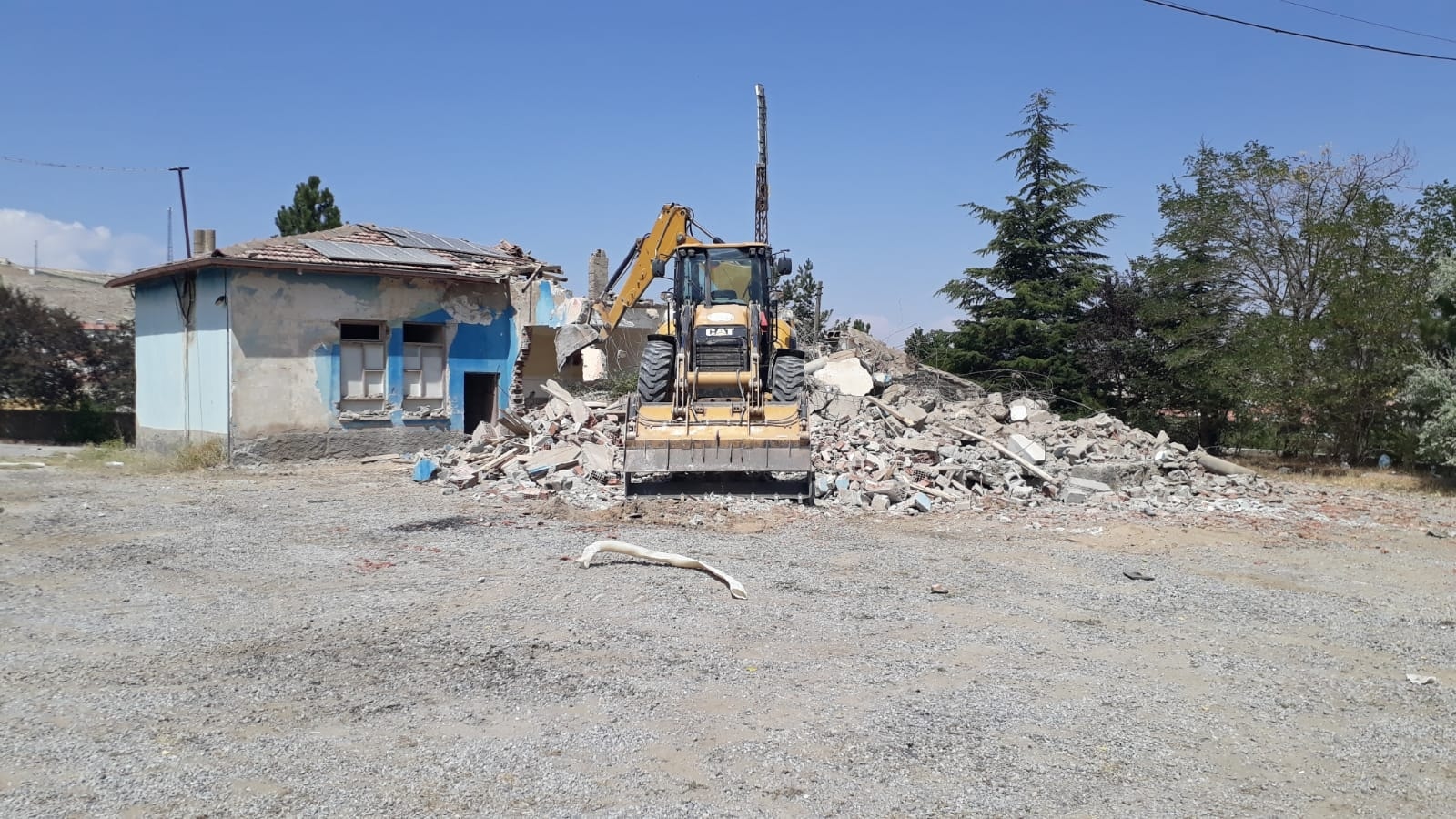 ​YENİ SÜKSÜN MAHALLESİNDE HALI SAHA YAPIM ÇALIŞMALARIMIZ BAŞLADI