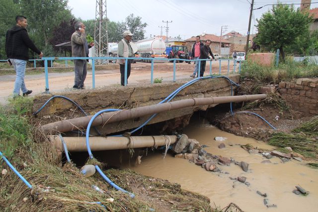 KOYUNABDAL MAHALLEMİZDE MEYDANA GELEN SEL SONRASI  EKİPLERİMİZ BÖLGEDE