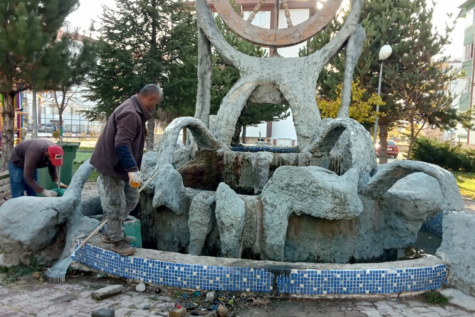 Ekiplerimizce Beyaz Evler Parkı'nda temizlik, dezenfekte, bakım ve onarım çalışmaları yapıldı.