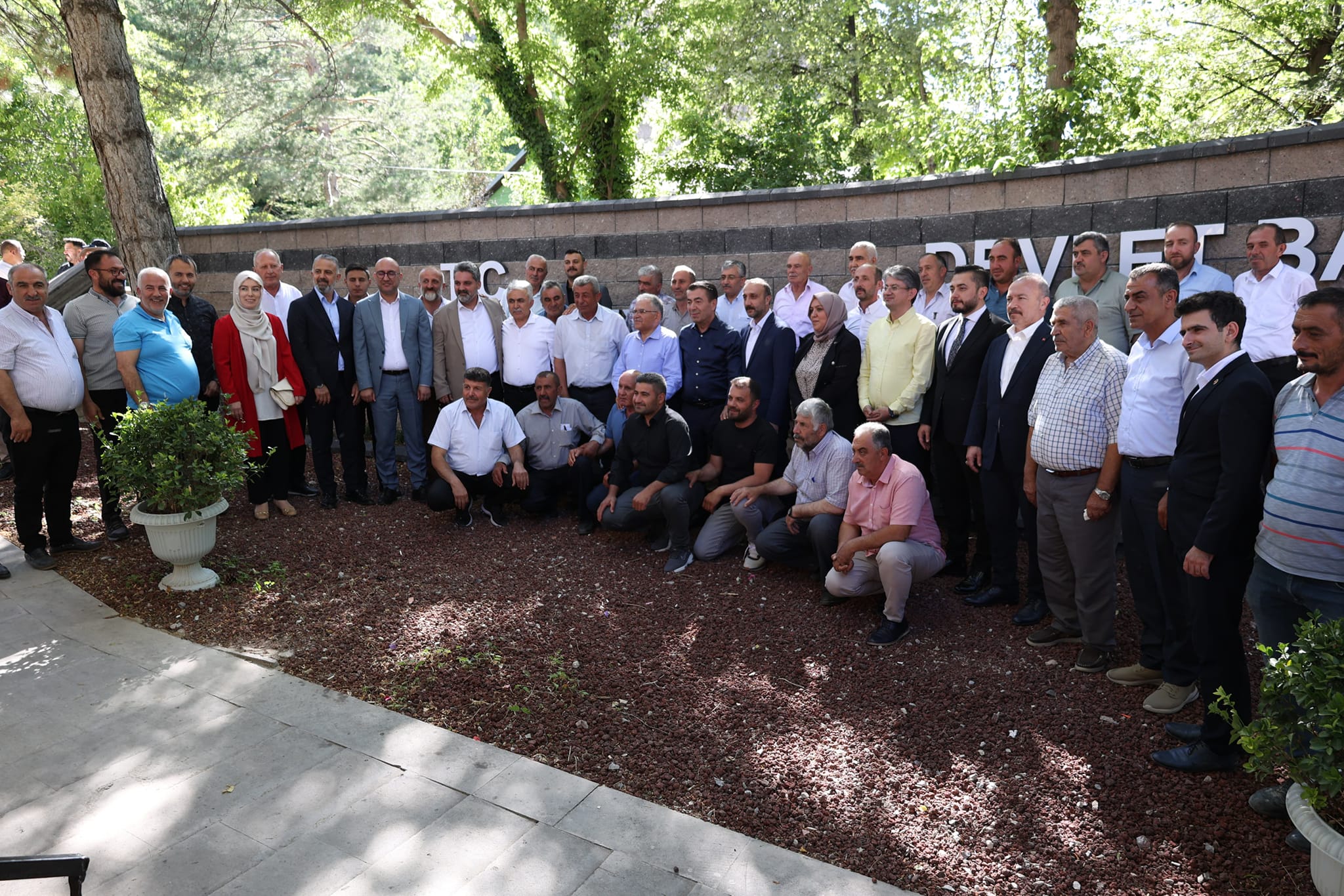 DEVLET BAHÇELİ SOSYAL TESİSLERİMİZDE MUHTARLARLA BİR ARAYA GELİNDİ