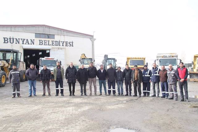 Başkan ALTUN Fen İşleri Depo Amirliğimizde ekiplerimizle bir araya gelip Regaip Kandillerini kutladı