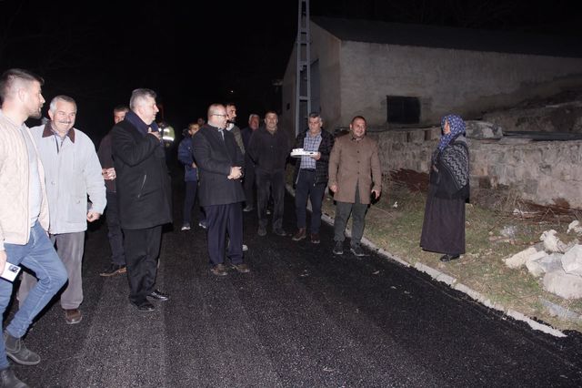 Camiikebir Mahallemizde asfalt çalışmaları devam ediyor.