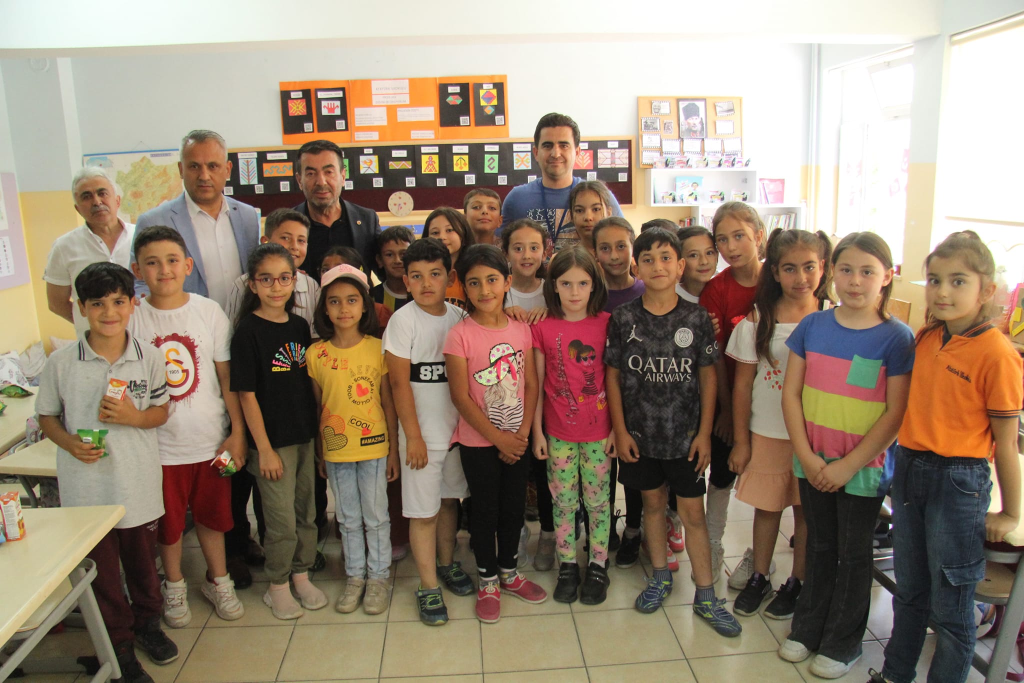 BAŞKAN METİN'DEN ÇOCUKLARA ANITKABİR VE GAZİ MECLİSİMİZİ ZİYARET SÖZÜ