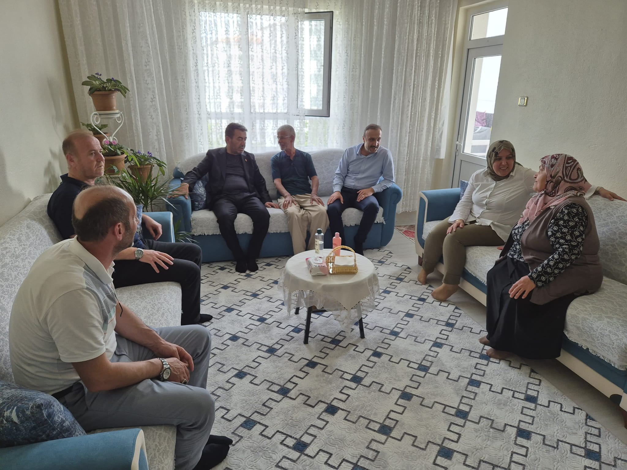 BAŞKAN METİN ŞEHİT AİLELERİNİ ZİYARET EDEREK BAYRAMLARINI KUTLADI