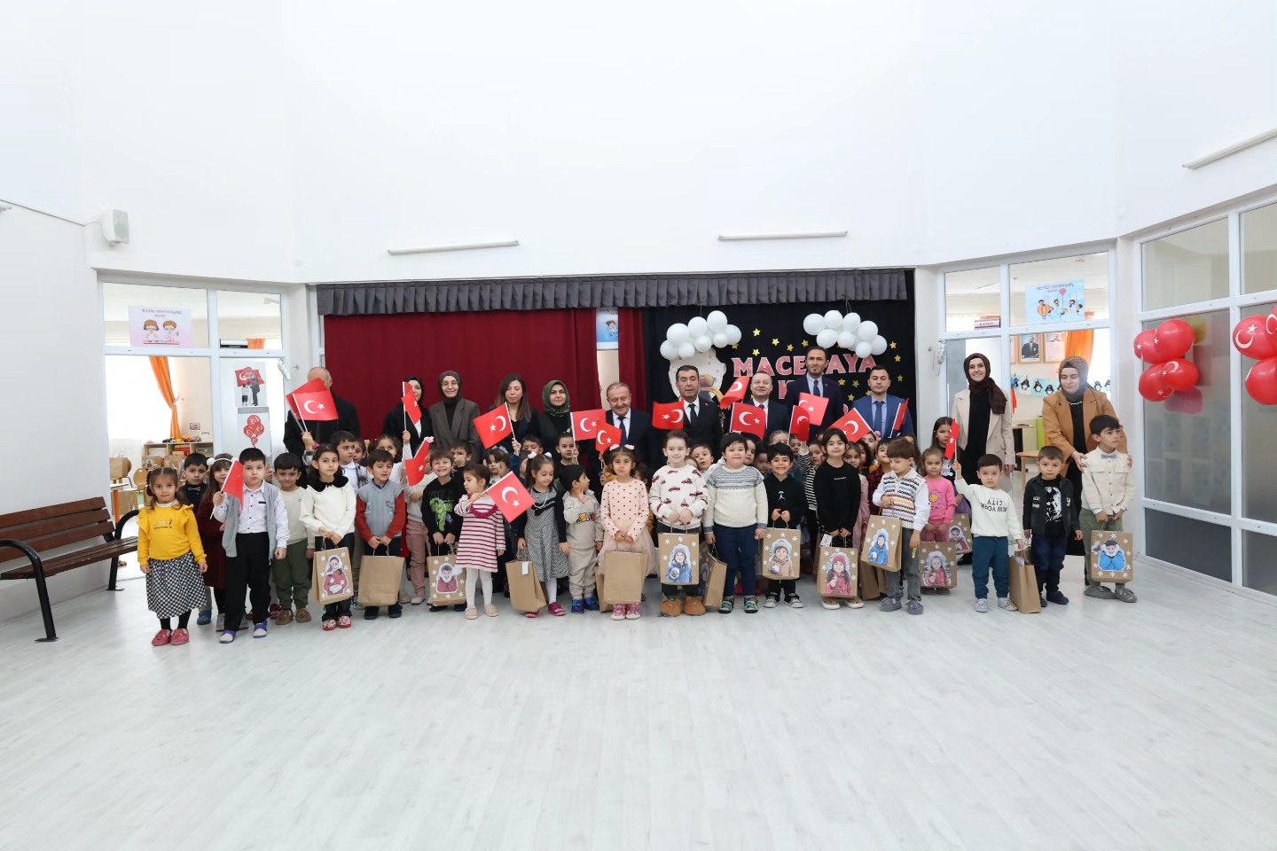 BŞKAN METİN'DEN KARNE HEDİYESİ