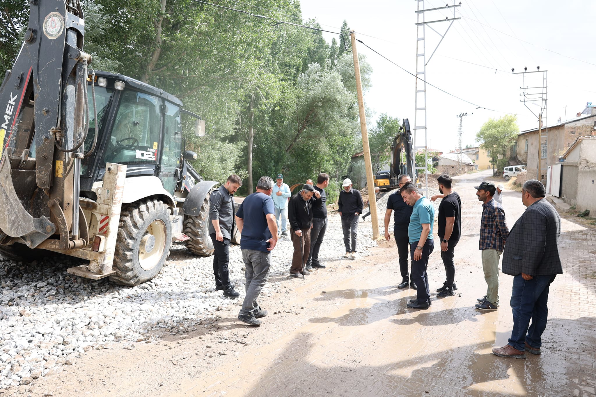 BAŞKAN METİN TOPSÖĞÜT MAHALLEMİZDE BAŞLATILAN ÇALIŞMALARI YERİNDE İNCELEDİ