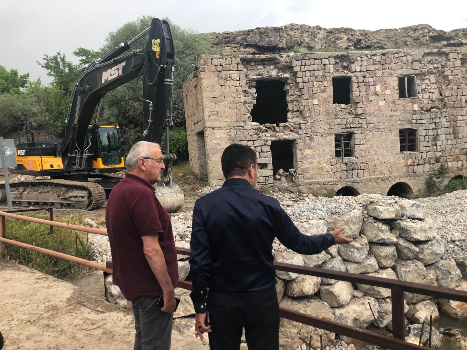 BAŞKAN METİN PROJELERİ YERİNDE İNCELEYEREK İSTİŞARELERDE BULUNDU