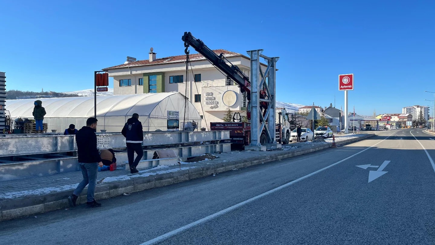 ÜST GEÇİT ÇALIŞMALARI HIZ KESMEDEN DEVAM EDİYOR