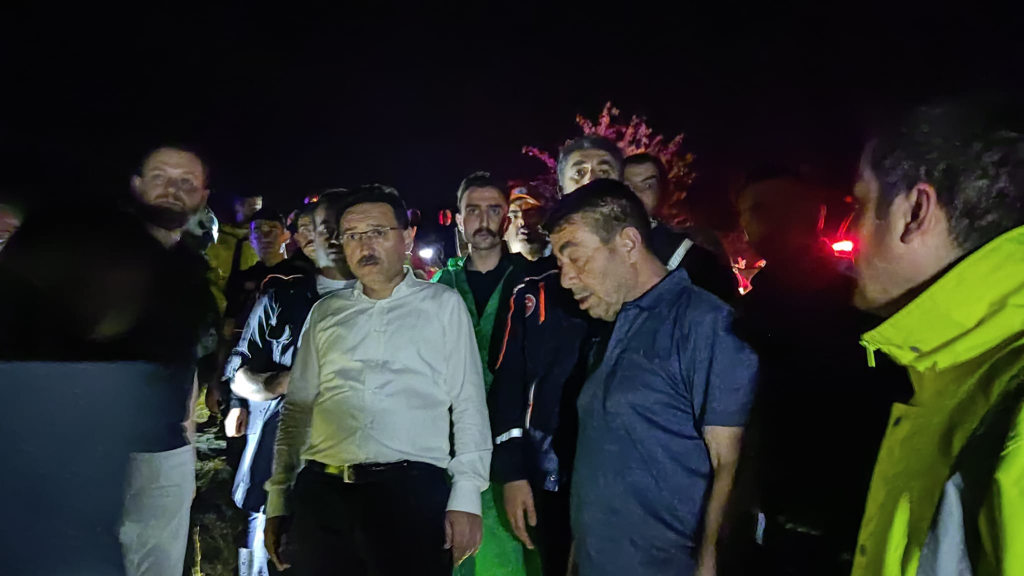 TÜM YETKİLİLER VE EKİPLERİMİZ GÜLLÜCE MAHALLEMİZDE ÇALIŞMALARA DEVAM EDİYOR