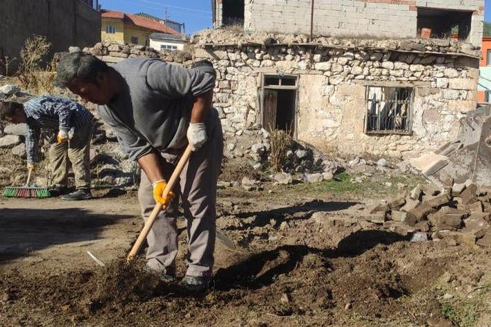 YAĞMURBEYLİ MAHALLESİ'NDE BAŞLATILAN YOL BAKIM VE ONARIM ÇALIŞMALARI TAMAMLANDI