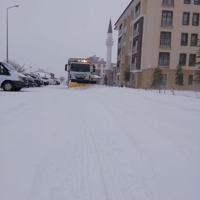 ACİLİYET OLMADIĞI SÜRECE LÜTFEN EVLERİNİZDEN ÇIKMAYIN
