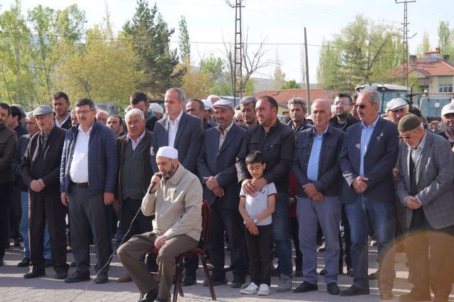 ​Elbaşı Mahallesi'nde ekin alanında  bereket içerisinde bir yıl geçirmek için dualar edildi.