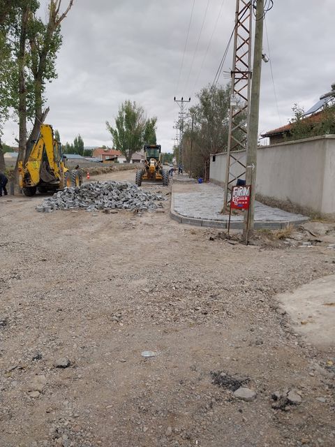 Köprübaşı Mahallemizde üstyapı parke ve kaldırım yapımı için çalışmalar başladı.