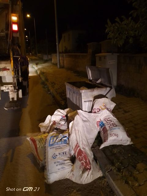 ​VATANDAŞLARIN SAĞLIĞI VE İLÇEMİZİN TEMİZLİĞİ İÇİN ÇALIŞMALARA GECE DE DEVAM EDİYORUZ