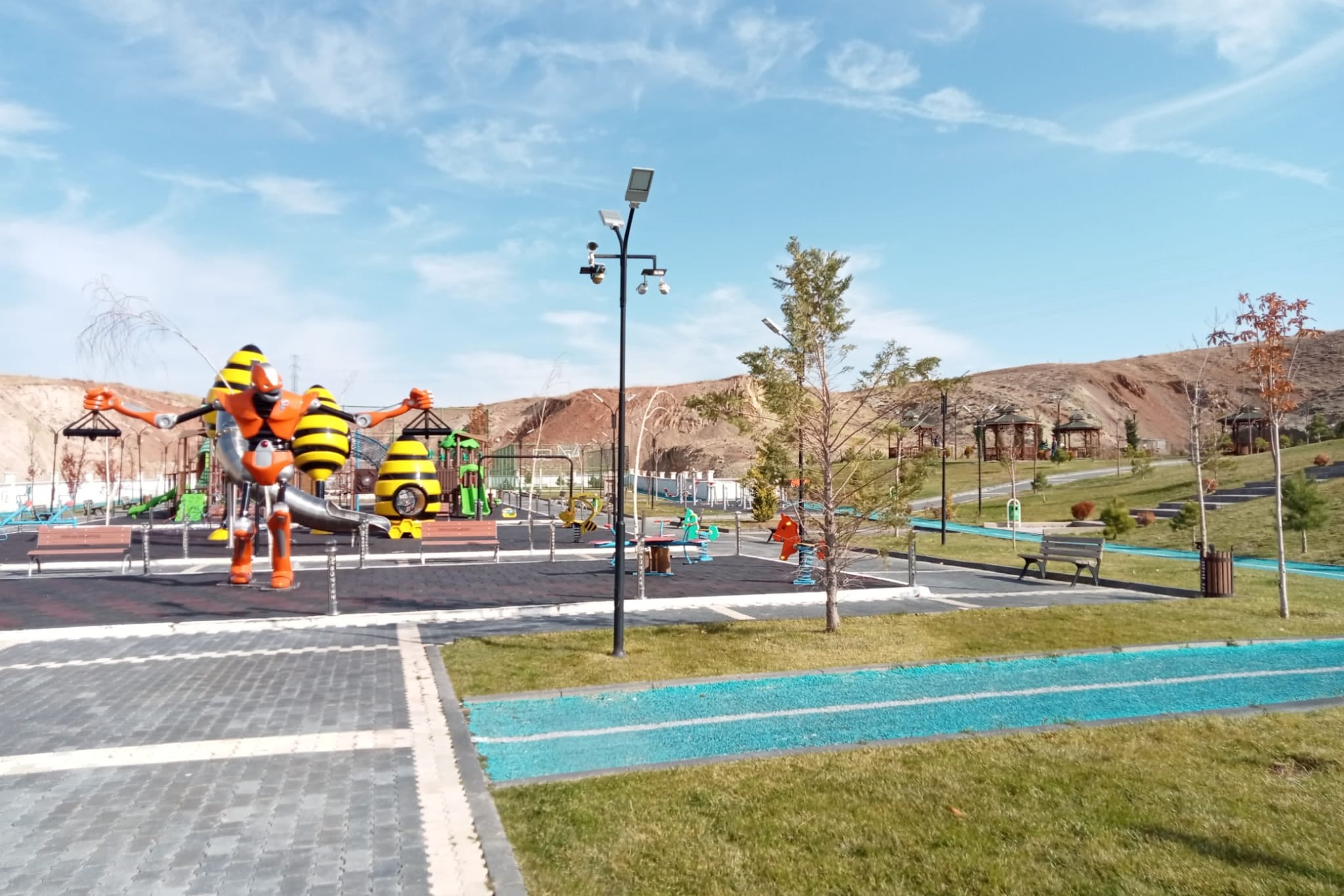 Ahmet Yaşar Toktaş Parkı'nda temizlik, dezenfekte, bakım ve onarım çalışmaları yapılıyor.