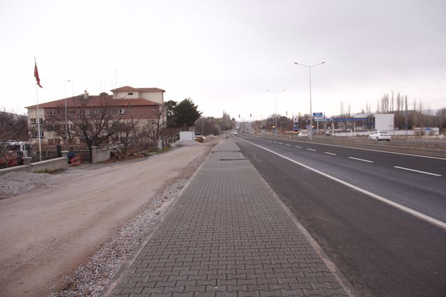 Gergeme - Fatih Mahallesi arasında kaldırım çalışmaları devam ediyor.