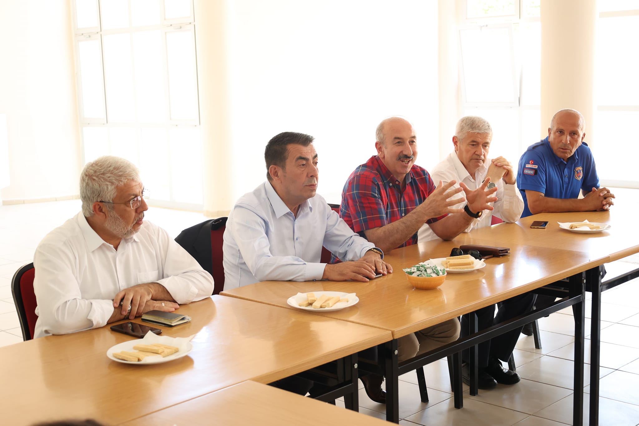 BAŞKAN METİN CEZAEVİ LOJMANLARINDA VATANDAŞLARLA BİR ARAYA GELDİ