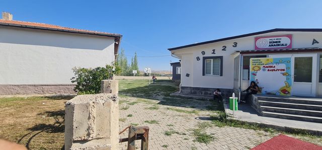 ​OKUL BAHÇELERİNDE TEMİZLİK VE BAKIM ÇALIŞMASI YAPILIYOR