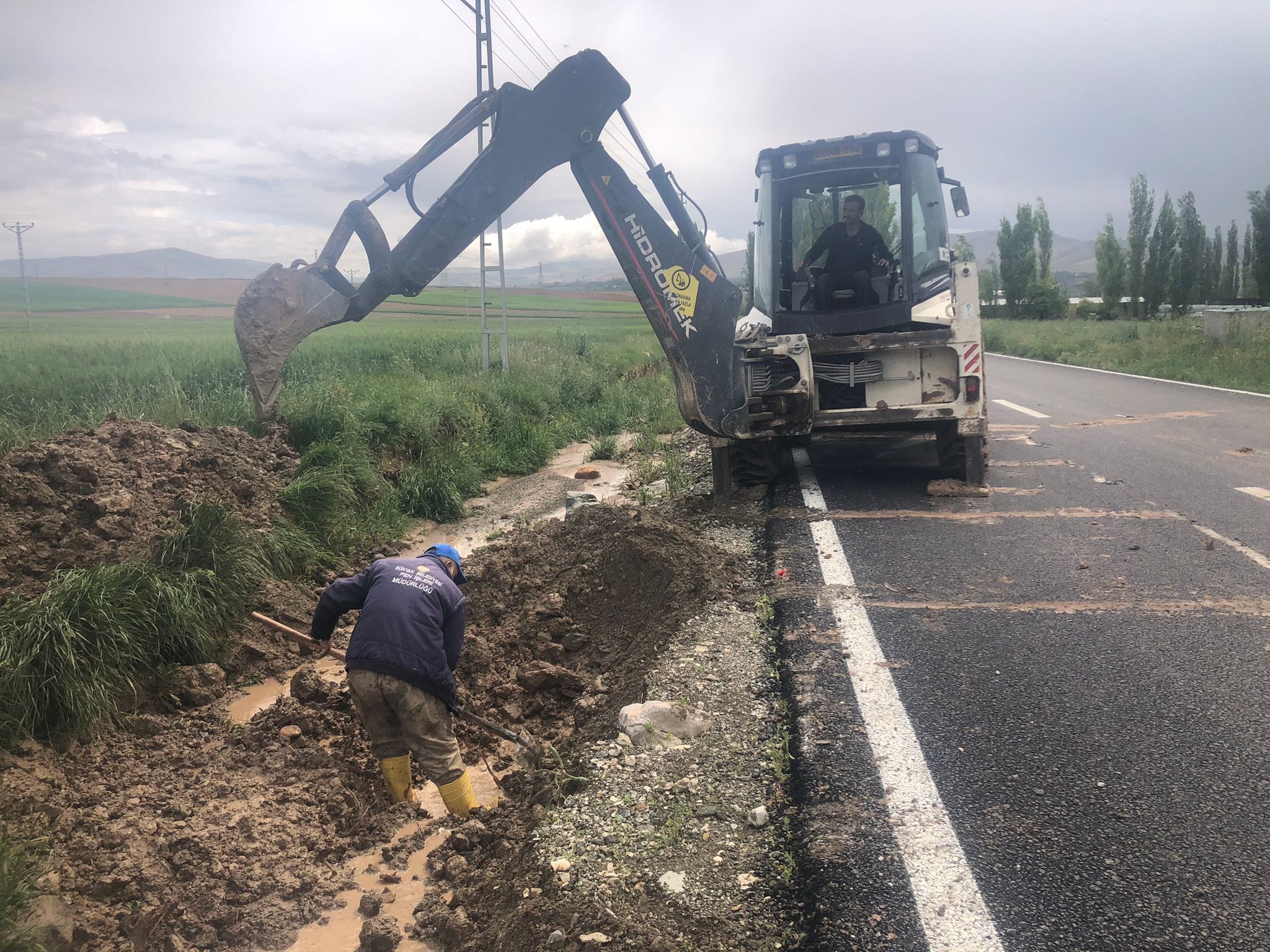 EKİPLERİMİZ YAĞIŞIN BAŞLAMASI İLE HAREKETE GEÇTİ