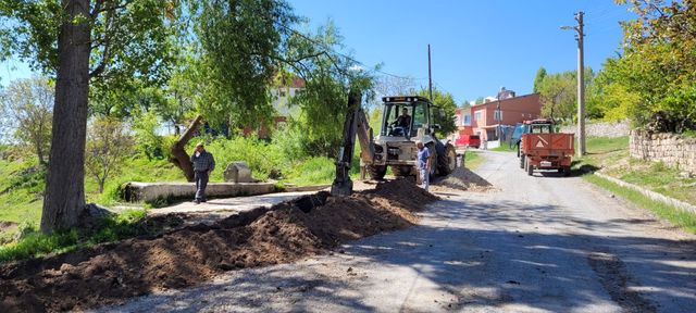 Sert geçen kış şartları sonrası gölet, çeşme, su kanalı ve arklar için harekete geçildi.