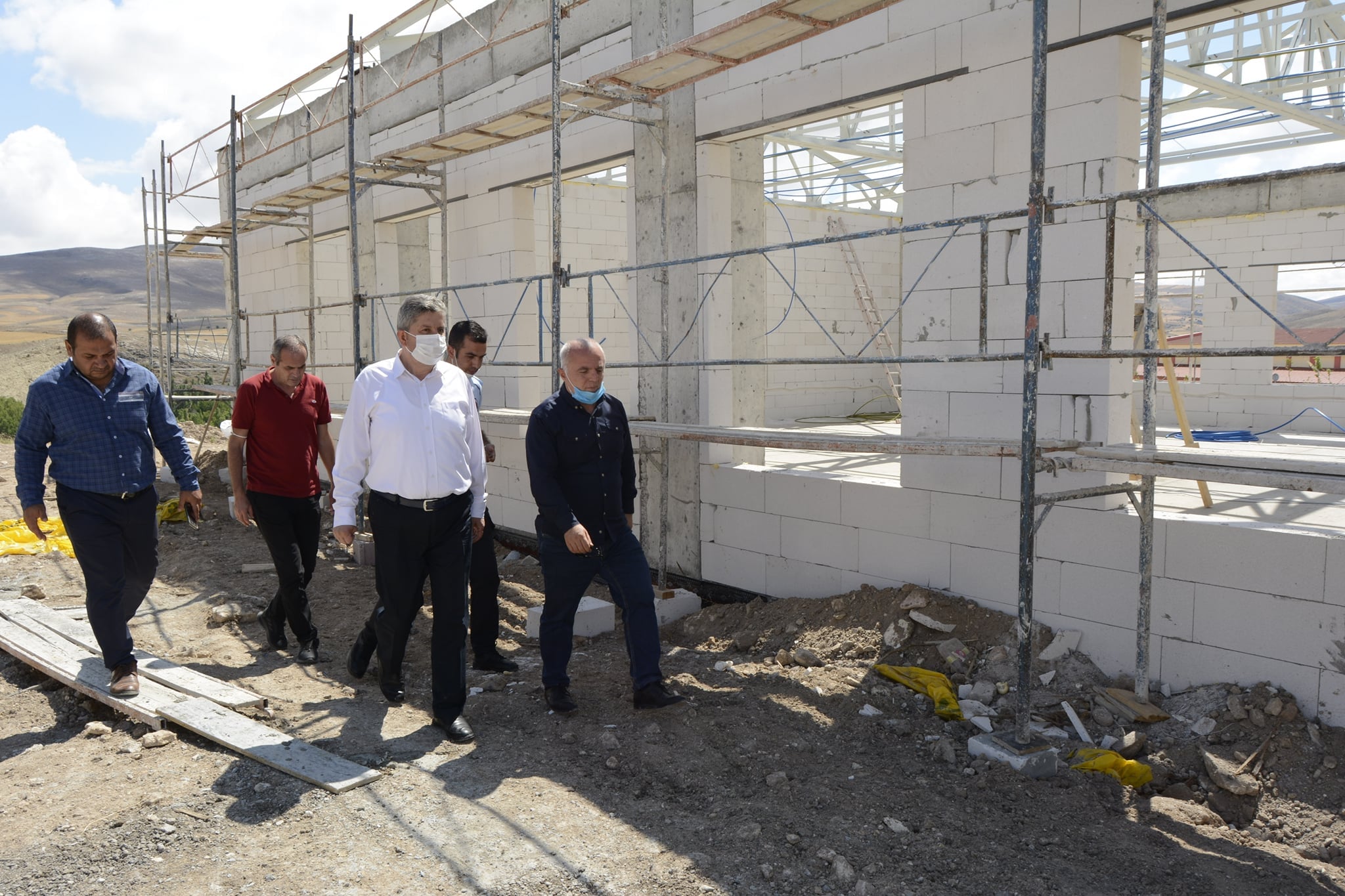 Bünyan Cezaevi kampüsüne yapımı başlayan Ebekız Ana Camii'nde çalışmalar devam ediyor.