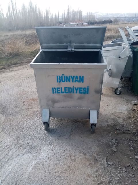 ​TEMİZLİK İŞLERİ MÜDÜRLÜĞÜMÜZ  ATIK MALZEMELERİ KULLANARAK EKİPMANLARIMIZI YENİLİYOR