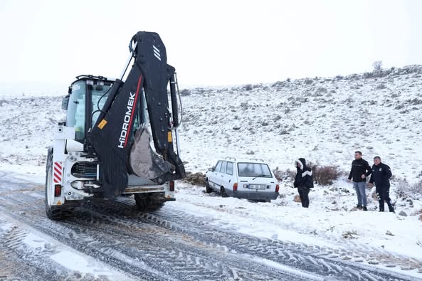 YOLDA KALAN VATANDAŞ EKİPLERİMİZCE KURTARILDI