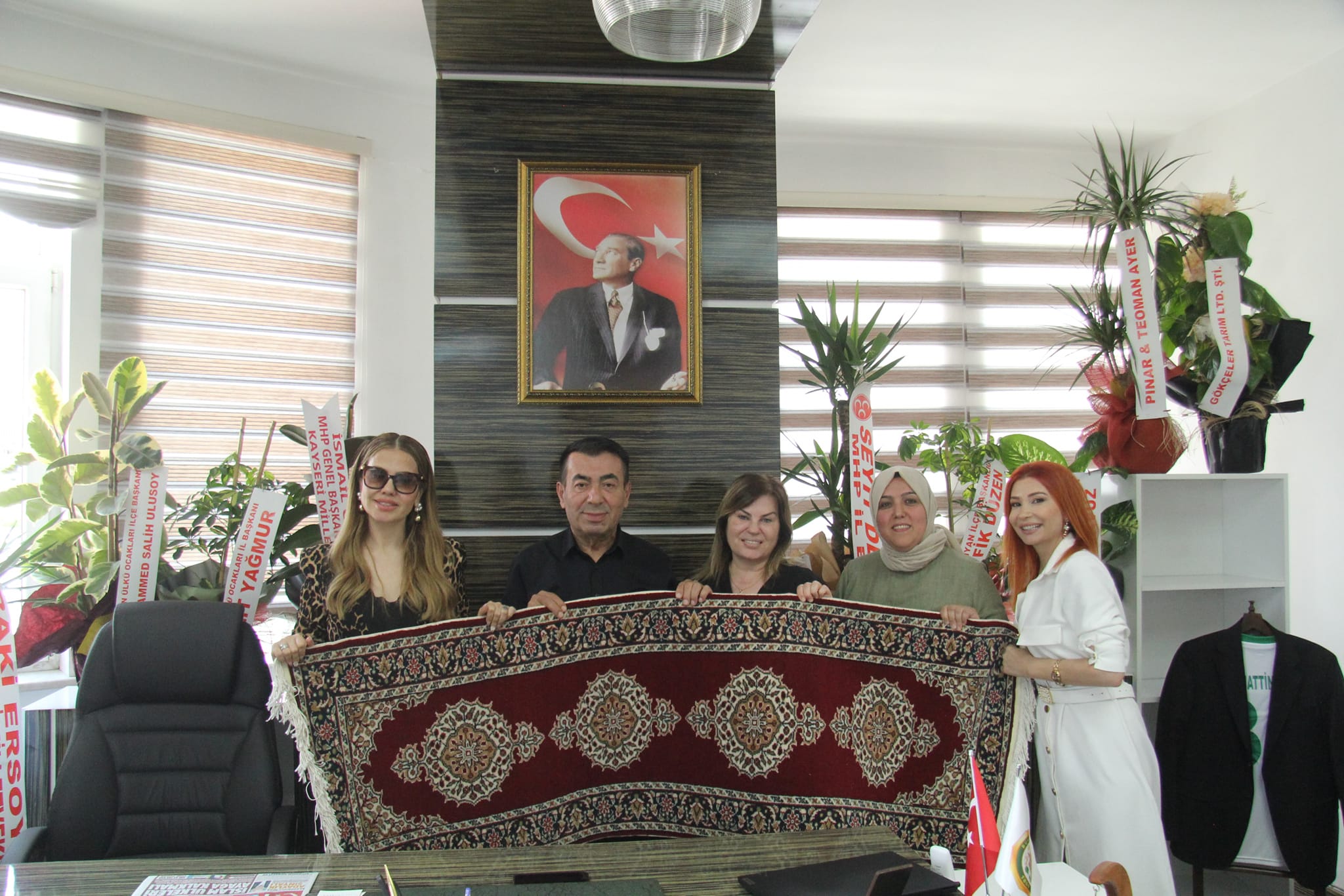 ÜNLÜ SANATÇI LARA'DAN BAŞKAN METİN'E ZİYARET