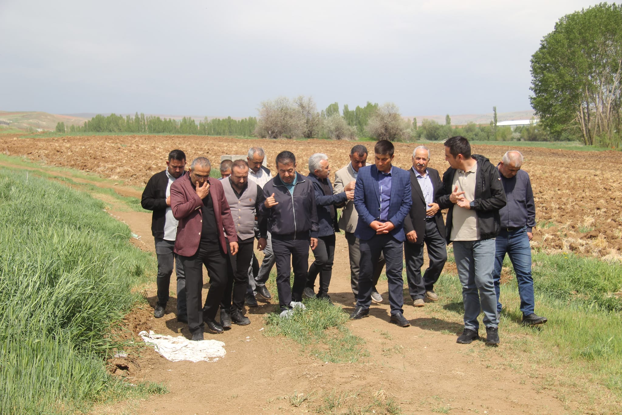 HAYVAN ATIKLARININ BÜNYAN DERESİNE KARIŞTIĞI TESPİT EDİLEN BÖLGEDE İNCELEME YAPILDI