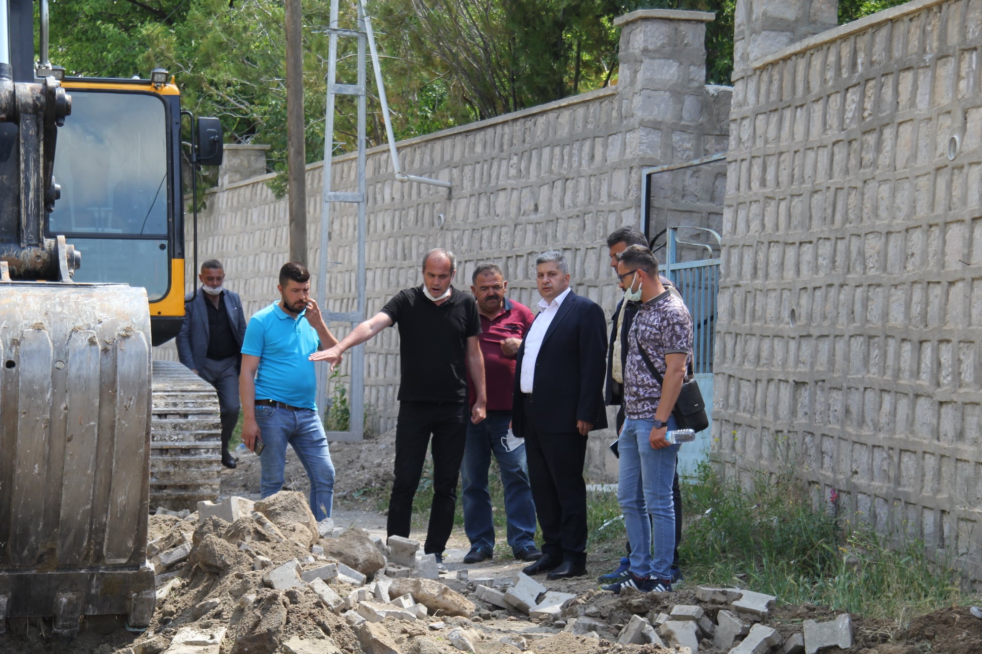 ​BÜNYAN'DA KİLİTLİ PARKE YOL YAPIM ÇALIŞMALARI SÜRÜYOR