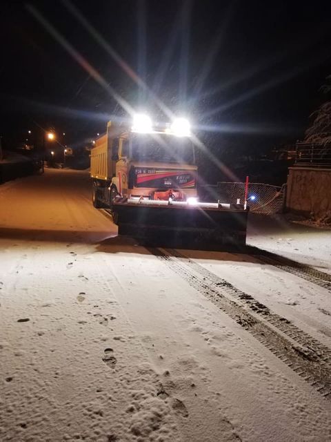 ​EKİPLERİMİZ GECENİN GEÇ SAATİNDE KARLA MÜCADELE İÇİN İŞ BAŞINDA