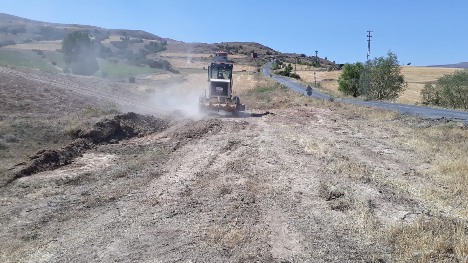 ​PİRAHMET MAHALLEMİZDE HALI SAHA YAPIMINA BAŞLADIK